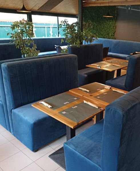 Restaurante com bancos estofados à medida
